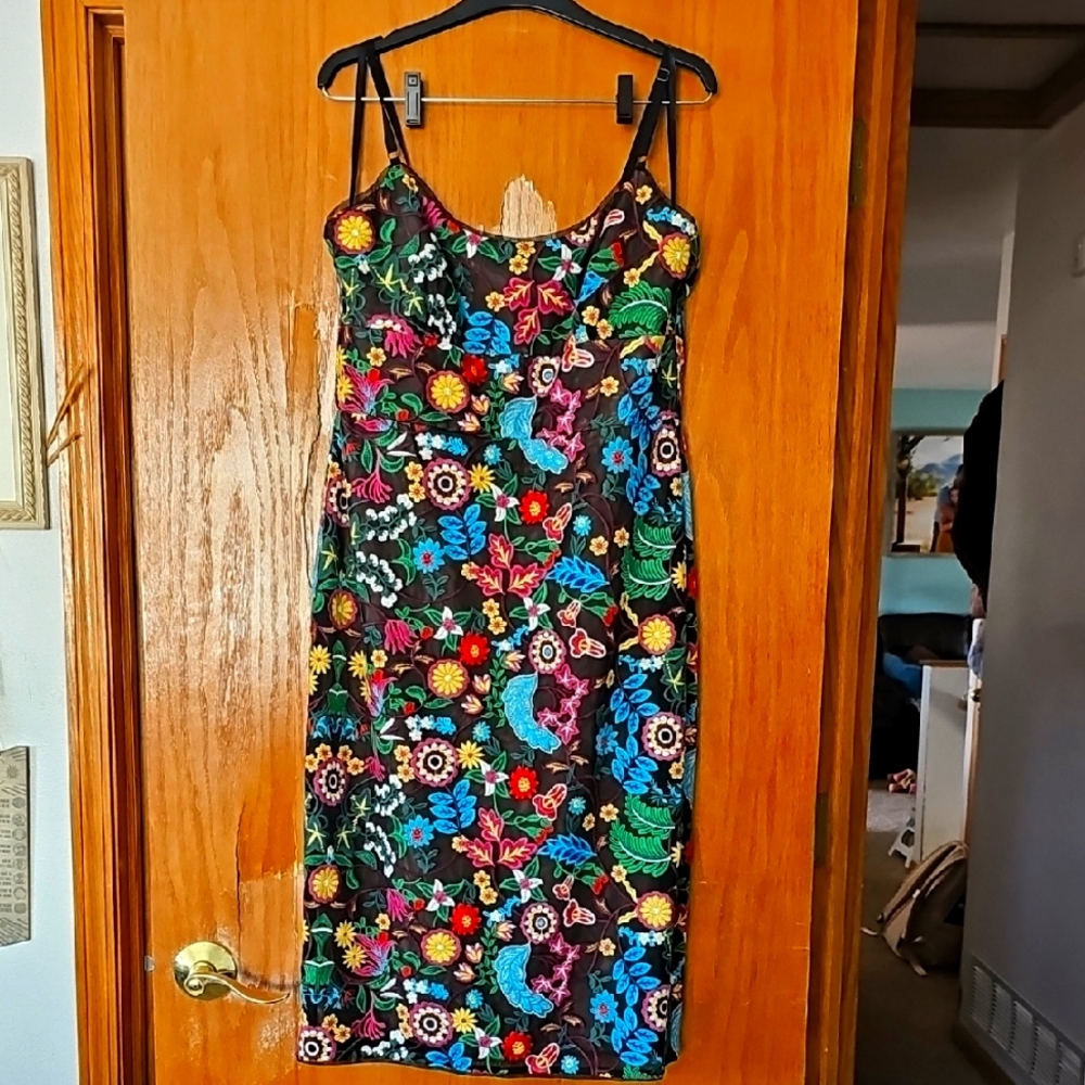 BCBG MAXAZRIA Women's Floral Embroidered Bustier Midi Black Dress 12 Never Worn